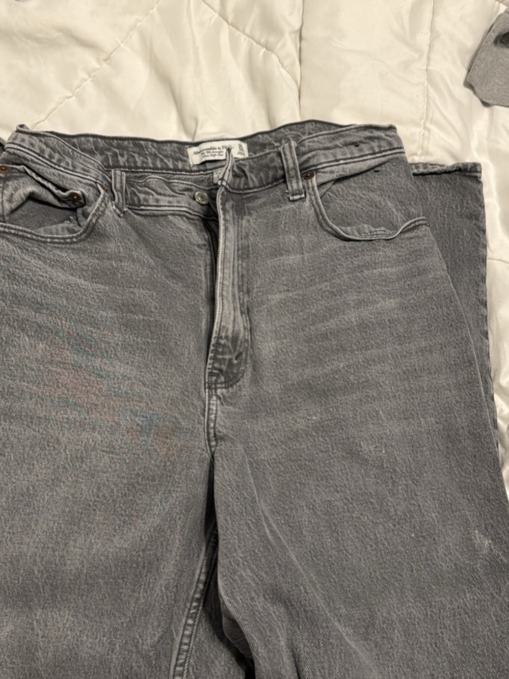 Abercrombie & Fitch Women's Relaxed Gray Washed Jeans